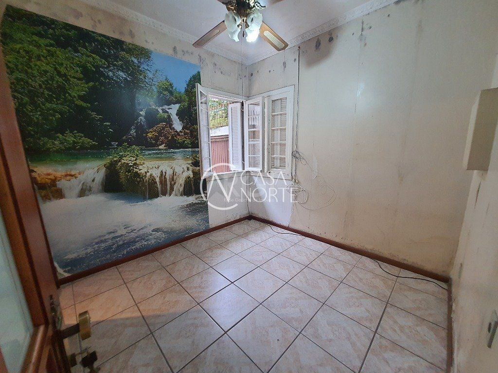 Casa à venda com 3 quartos, 300m², 3 suítes, 5 vagas, Rua Lobo da Costa no bairro Azenha em Porto Alegre