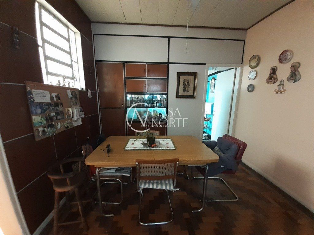 Casa à venda com 3 quartos, 290m², 1 suíte, 3 vagas, Rua Hugo Ribeiro no bairro Menino Deus em Porto Alegre