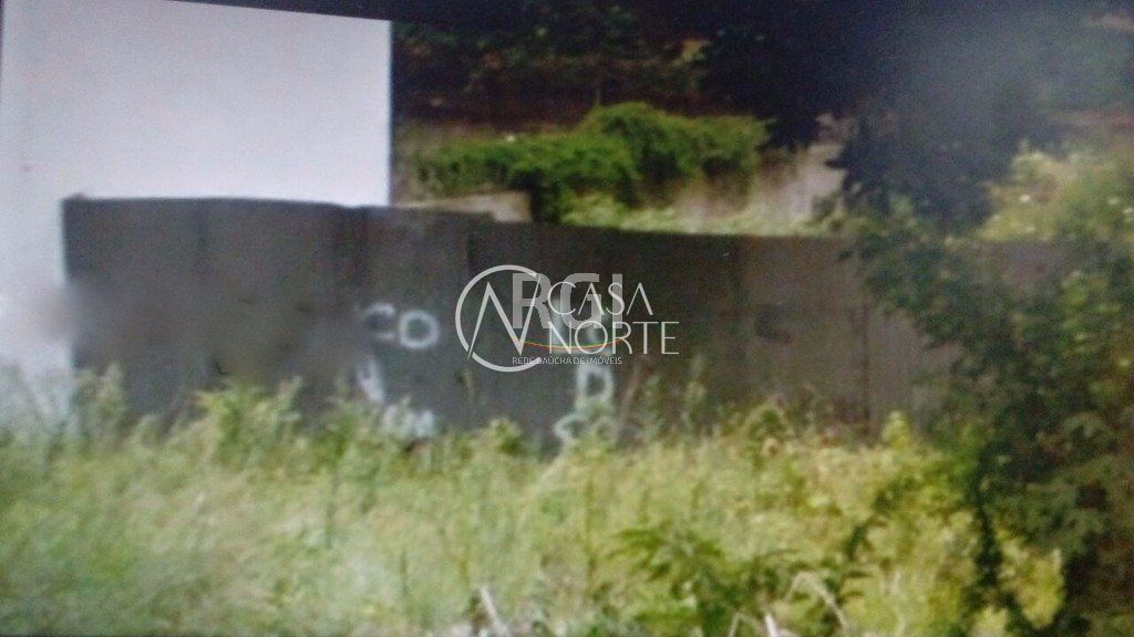 Terreno à venda  com 395m², Rua Estevao Cruz no bairro Cristal em Porto Alegre