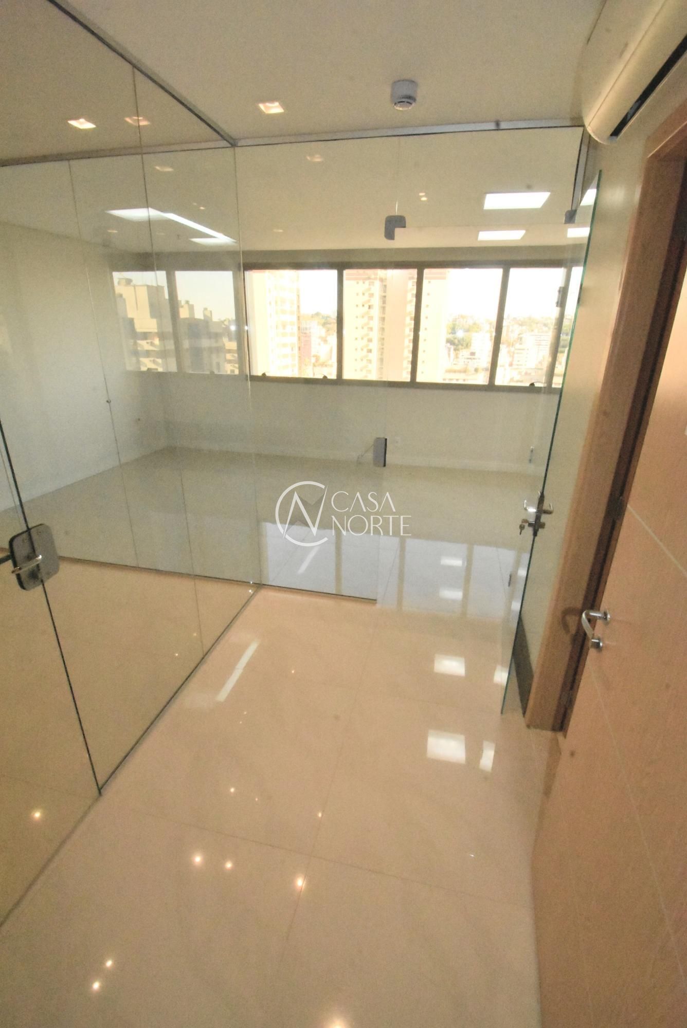 Sala Comercial à venda com 1 quarto, 41m², 1 vaga, Avenida Getúlio Vargas no bairro Menino Deus em Porto Alegre