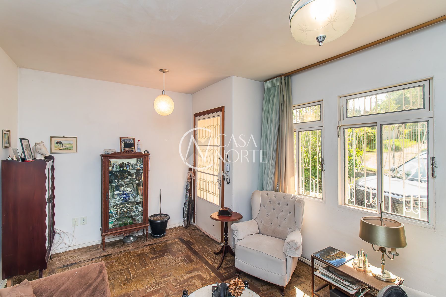 Casa à venda com 3 quartos, 188m², 1 suíte, 4 vagas, Praça Apiaca no bairro Espírito Santo em Porto Alegre