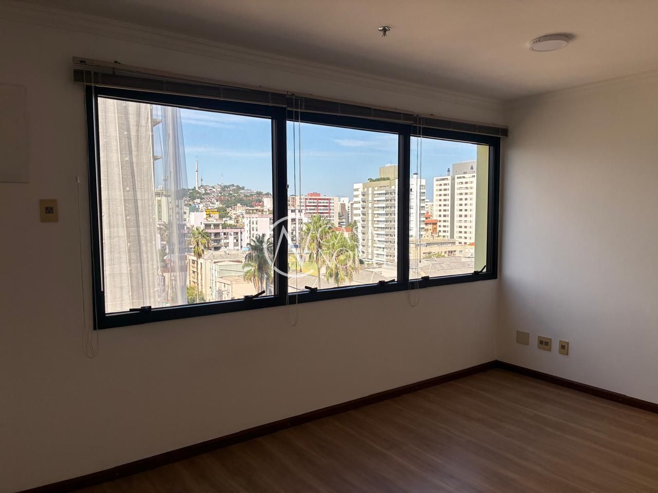 Sala Comercial à venda com 1 quarto, 24m², Rua Saldanha Marinho no bairro Menino Deus em Porto Alegre