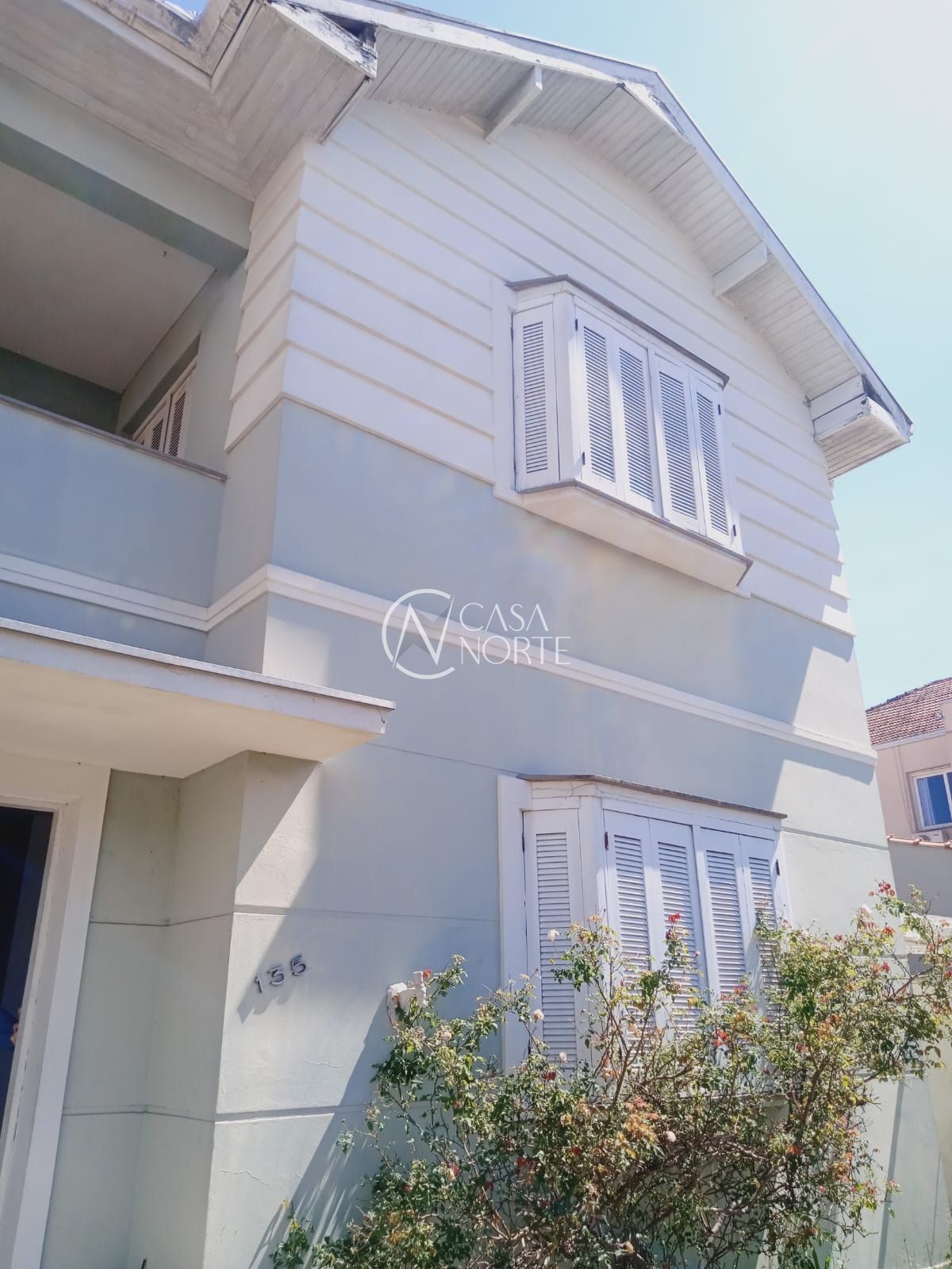 Casa à venda com 5 quartos, 302m², 4 suítes, 4 vagas, Rua Doutor Voltaire Pires no bairro Santo Antônio em Porto Alegre