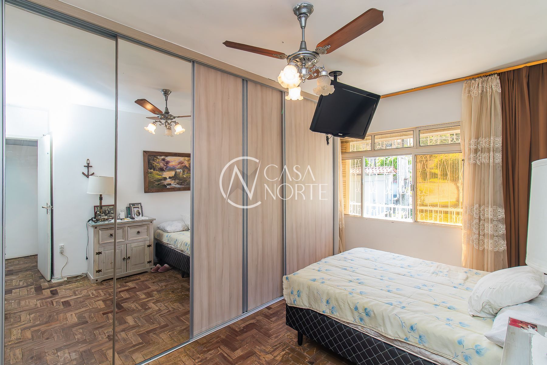 Casa à venda com 3 quartos, 188m², 1 suíte, 4 vagas, Praça Apiaca no bairro Espírito Santo em Porto Alegre