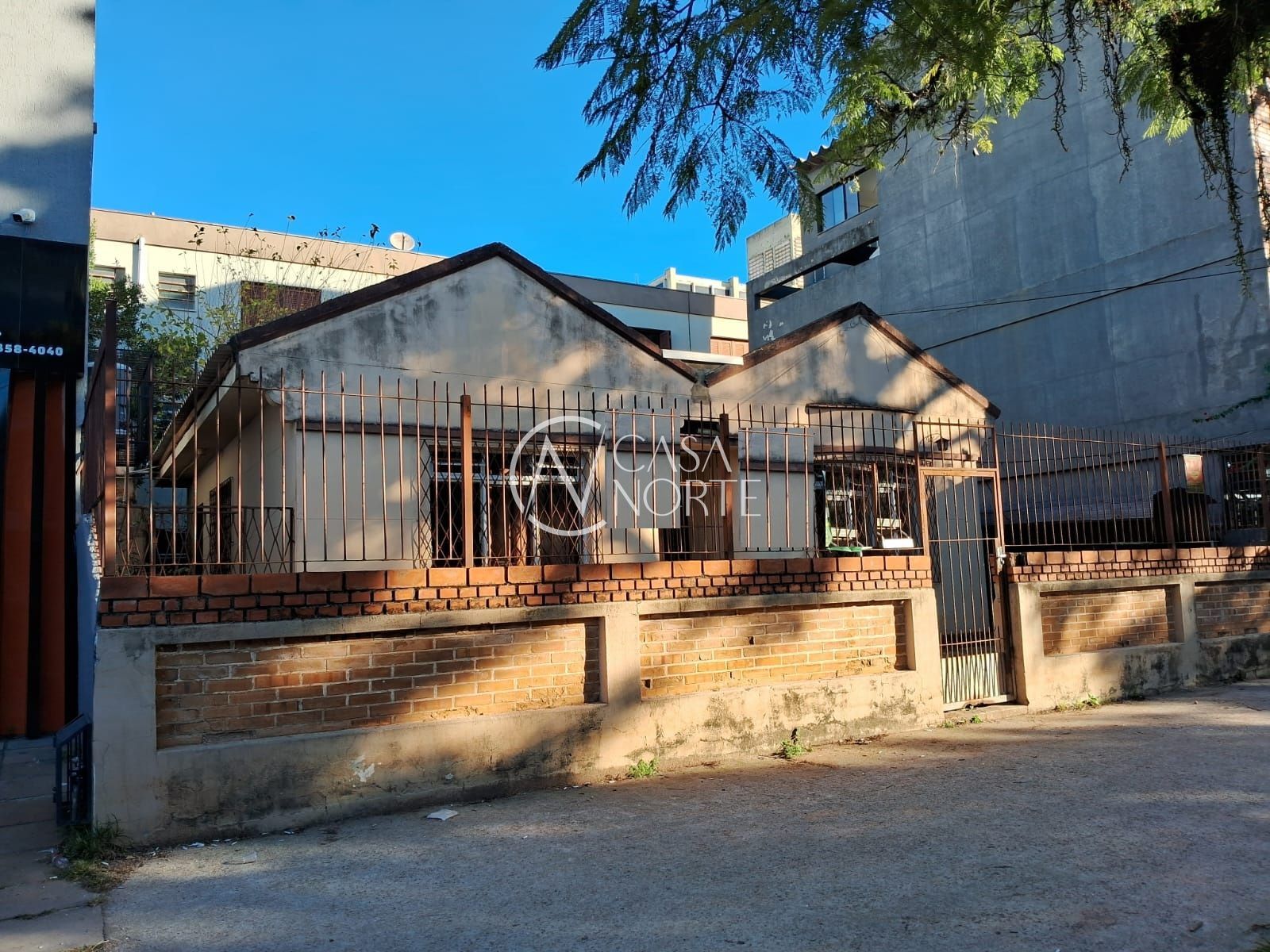 Casa à venda com 2 quartos, 89m², 2 vagas, Rua Botafogo no bairro Menino Deus em Porto Alegre