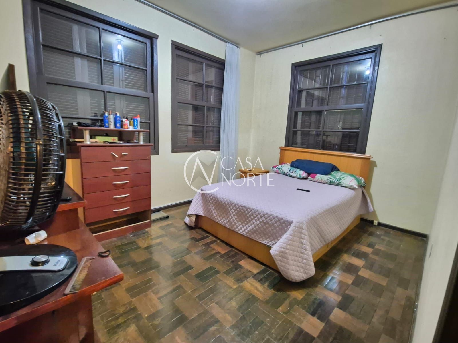 Casa à venda com 3 quartos, 148m², 3 vagas, Rua Capitão Padilha no bairro Cascata em Porto Alegre