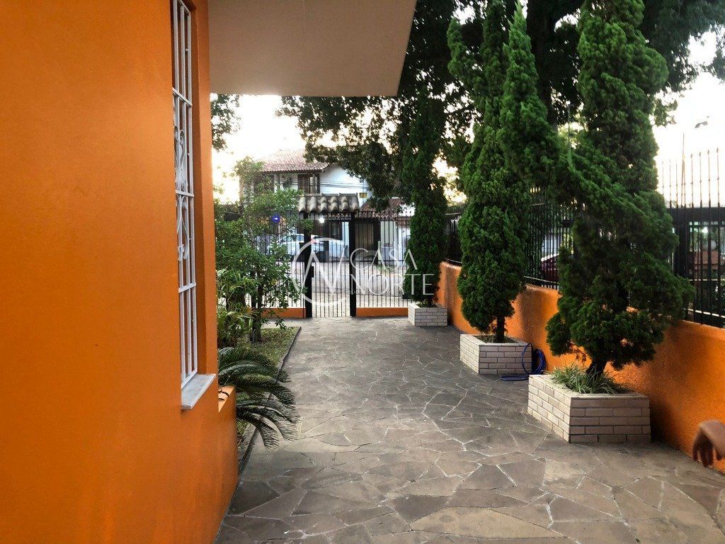 Casa à venda com 3 quartos, 240m², 3 suítes, 4 vagas, Rua Pedro Boticario no bairro Glória em Porto Alegre