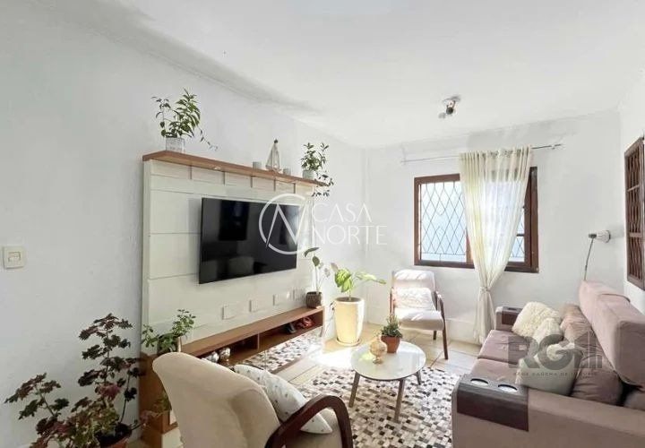 Casa à venda com 4 quartos, 200m², 4 suítes, 2 vagas, Rua Coronel Jaime da Costa Pereira no bairro Partenon em Porto Alegre