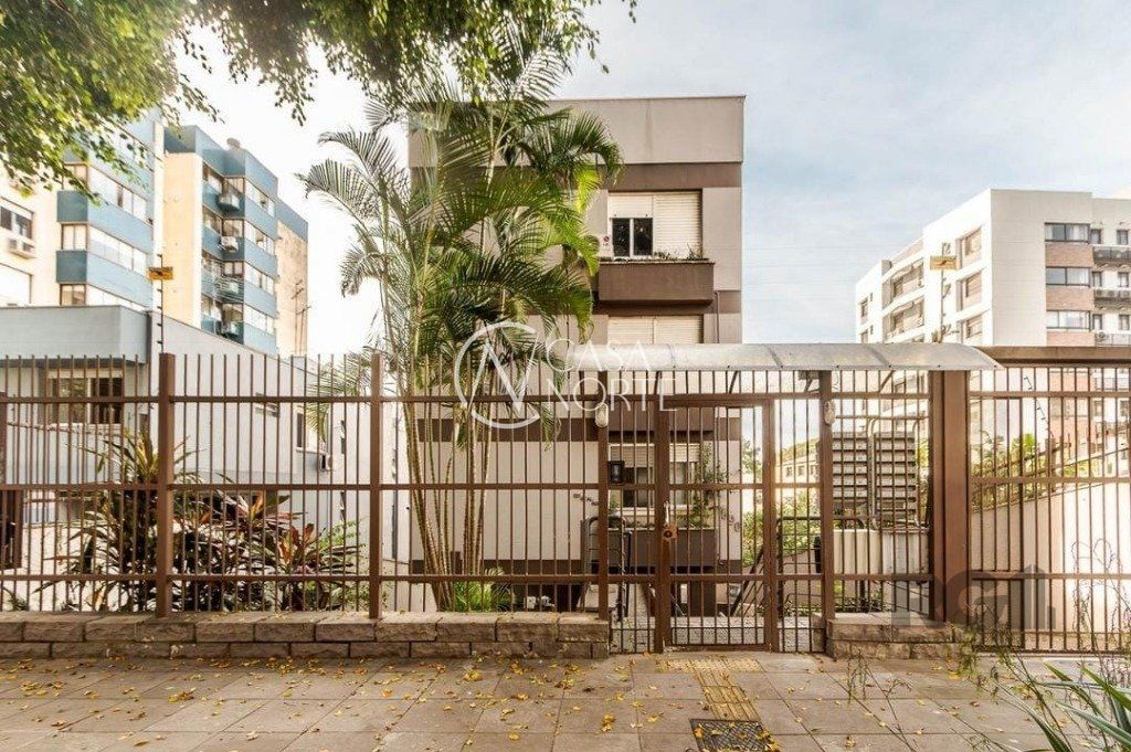 Cobertura à venda com 3 quartos, 137m², 1 vaga, Rua Roque Calage no bairro Passo da Areia em Porto Alegre