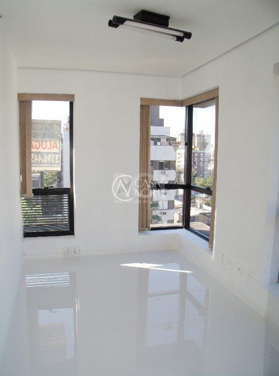 Sala Comercial à venda com 1 quarto, 38m², 1 vaga, Rua José de Alencar no bairro Menino Deus em Porto Alegre