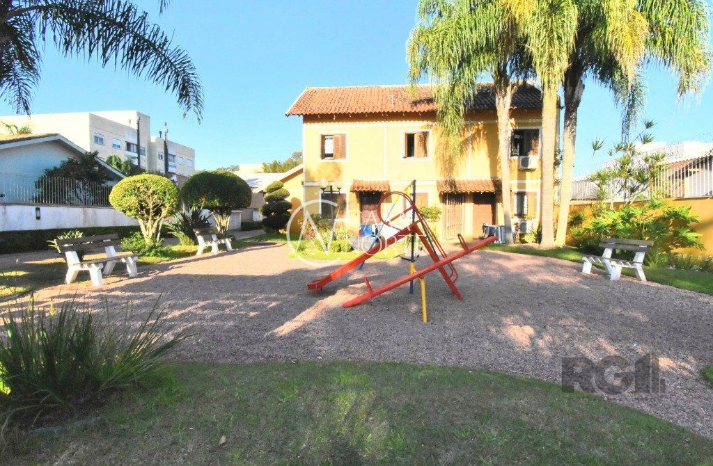 Sobrado à venda com 2 quartos, 56m², 1 vaga, Estrada Campo Novo no bairro Aberta dos Morros em Porto Alegre