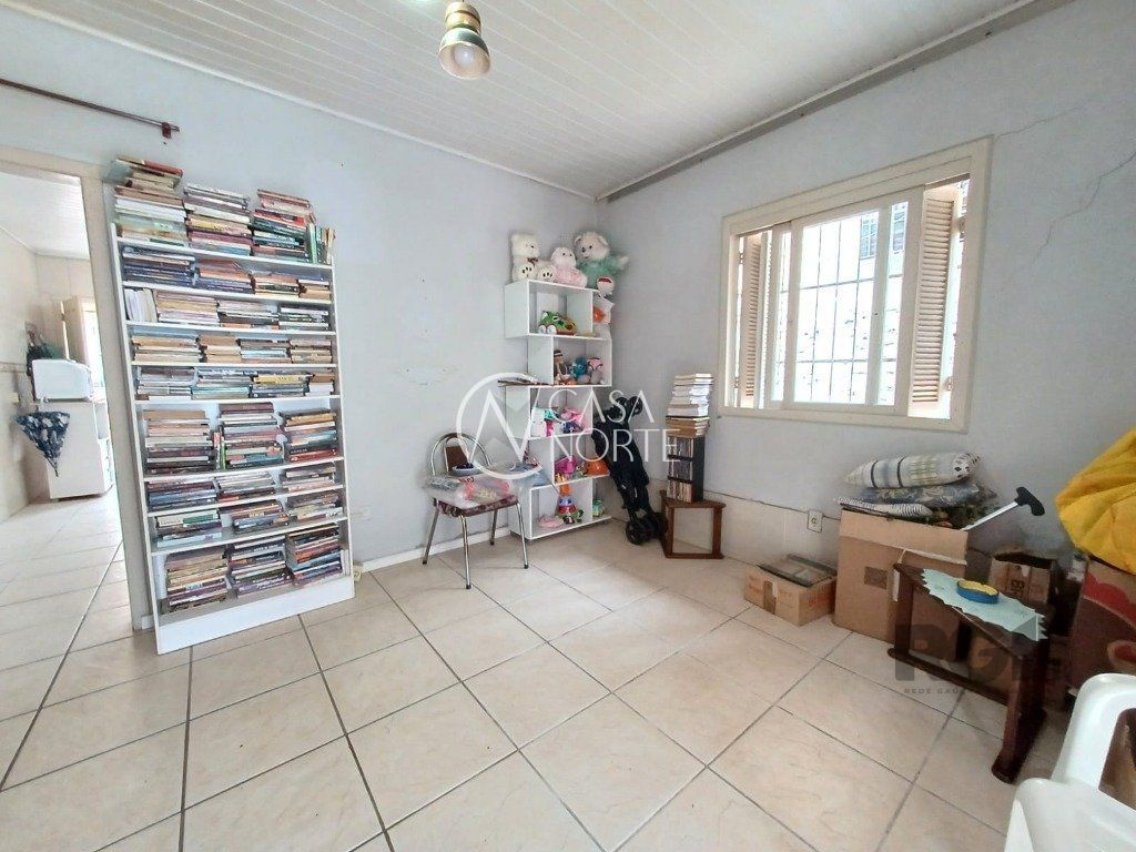 Casa à venda com 3 quartos, 0m², 4 vagas, Rua Dom João Vi no bairro Medianeira em Porto Alegre