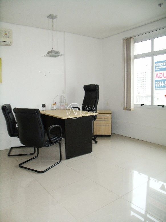 Sala Comercial à venda com 1 quarto, 32m², 1 vaga, Avenida Getúlio Vargas no bairro Menino Deus em Porto Alegre