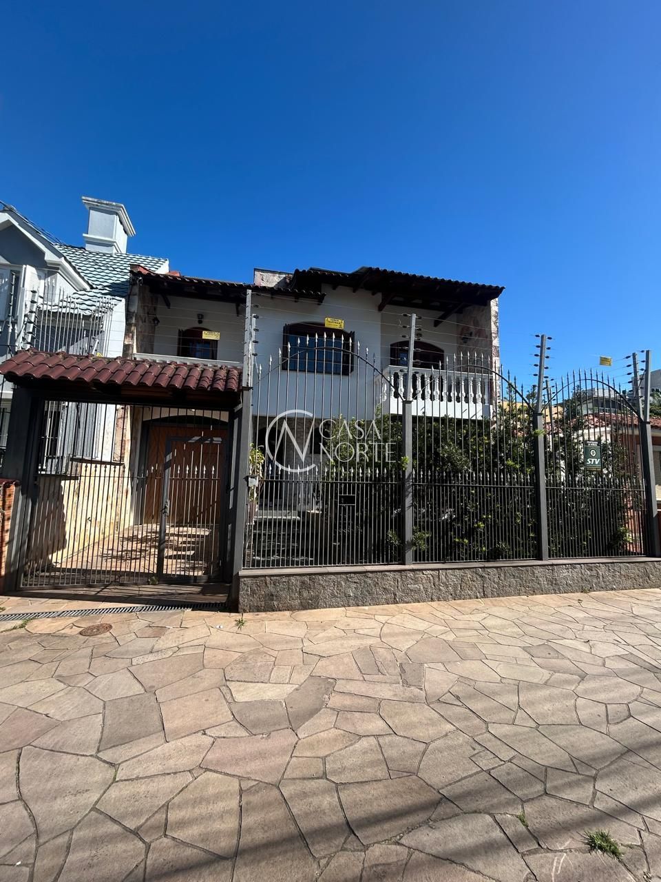 Casa à venda com 4 quartos, 297m², 2 suítes, 3 vagas, Rua Barbedo no bairro Menino Deus em Porto Alegre