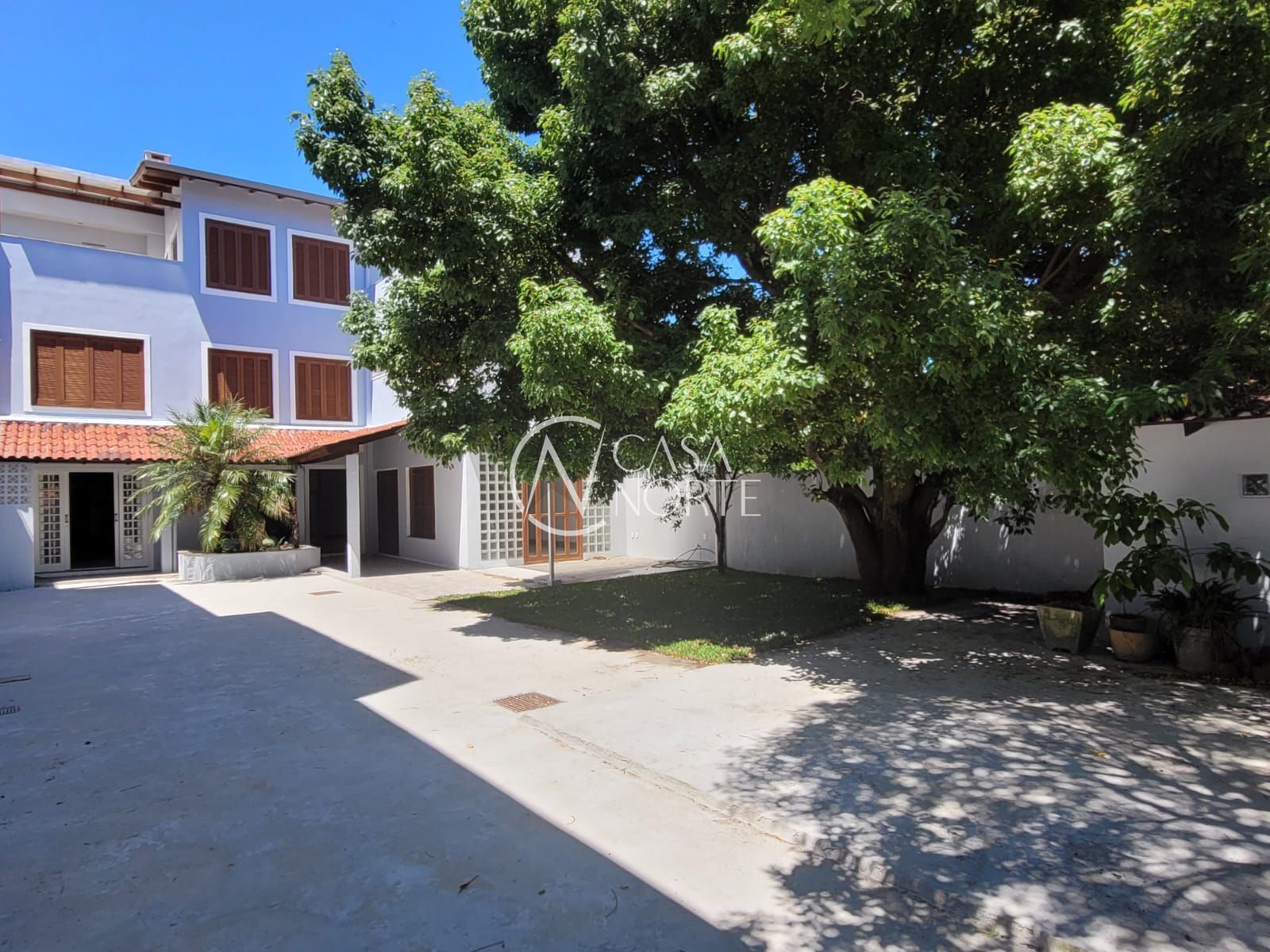 Casa à venda com 3 quartos, 291m², 1 suíte, 8 vagas, Rua Pasteur no bairro Ipanema em Porto Alegre