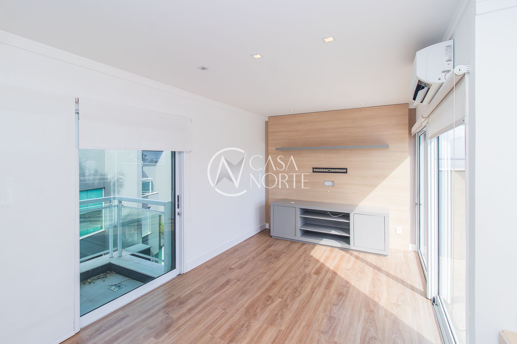 Casa de Condomínio à venda com 3 quartos, 271m², 1 suíte, 3 vagas, Praça José Assunção no bairro Vila Assunção em Porto Alegre