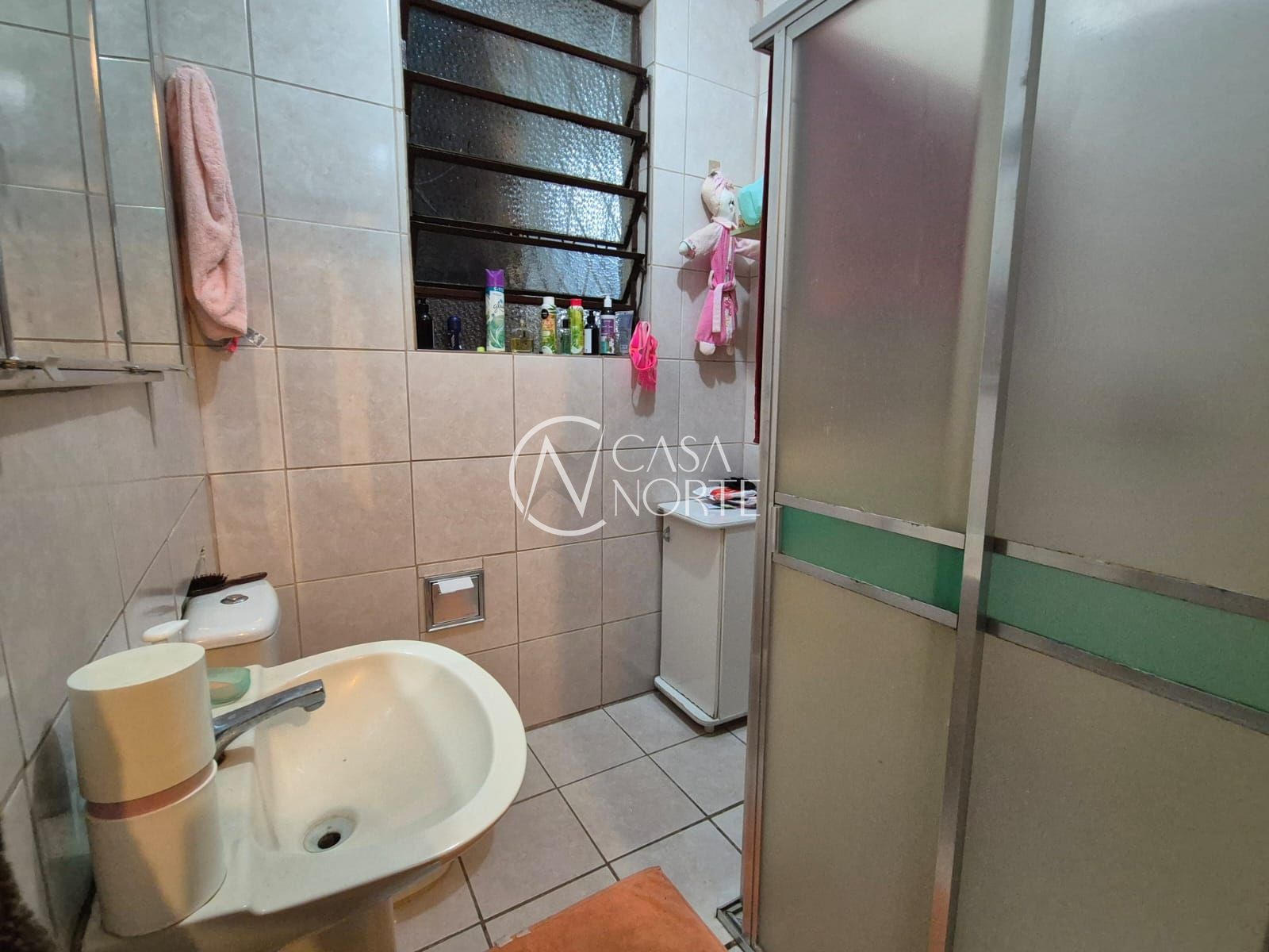 Casa à venda com 3 quartos, 148m², 3 vagas, Rua Capitão Padilha no bairro Cascata em Porto Alegre