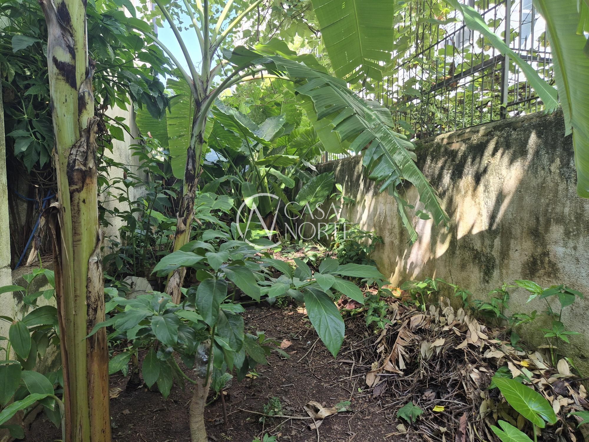 Terreno à venda  com 303m², Rua Jacinto Gomes no bairro Santana em Porto Alegre