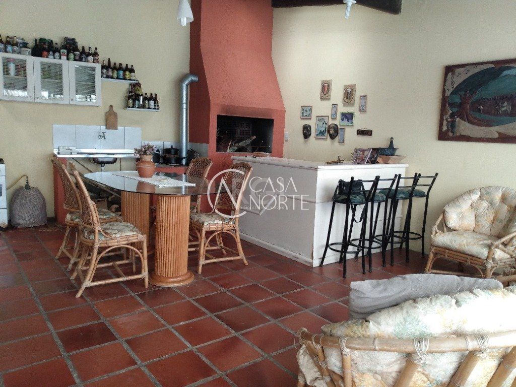 Casa à venda com 3 quartos, 200m², 2 vagas, Rua Comendador Castro no bairro Ipanema em Porto Alegre