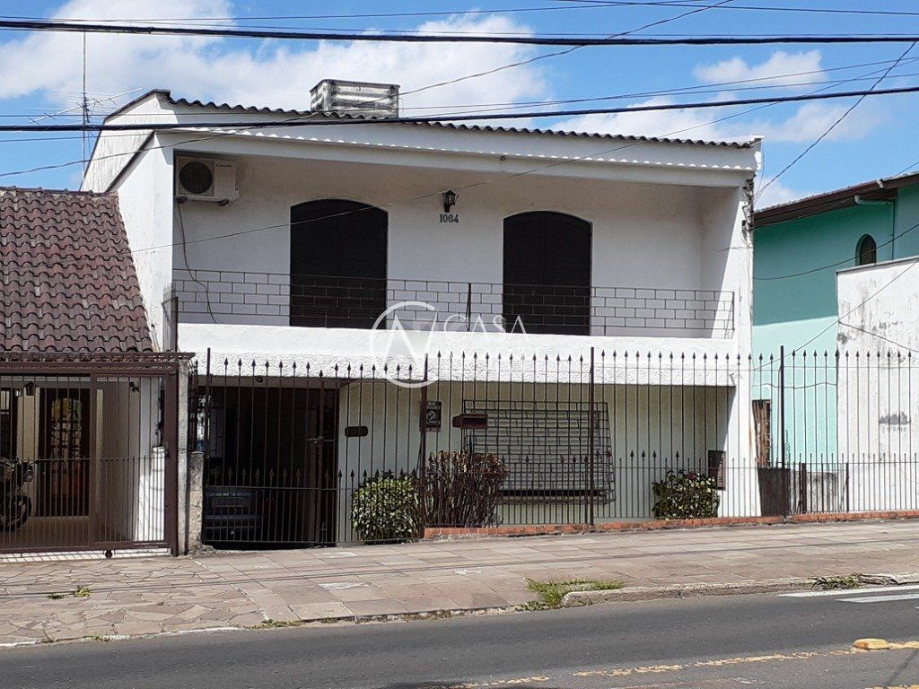 Casa à venda com 4 quartos, 185m², 1 suíte, 2 vagas, Rua Guadalajara no bairro Jardim Sabará em Porto Alegre