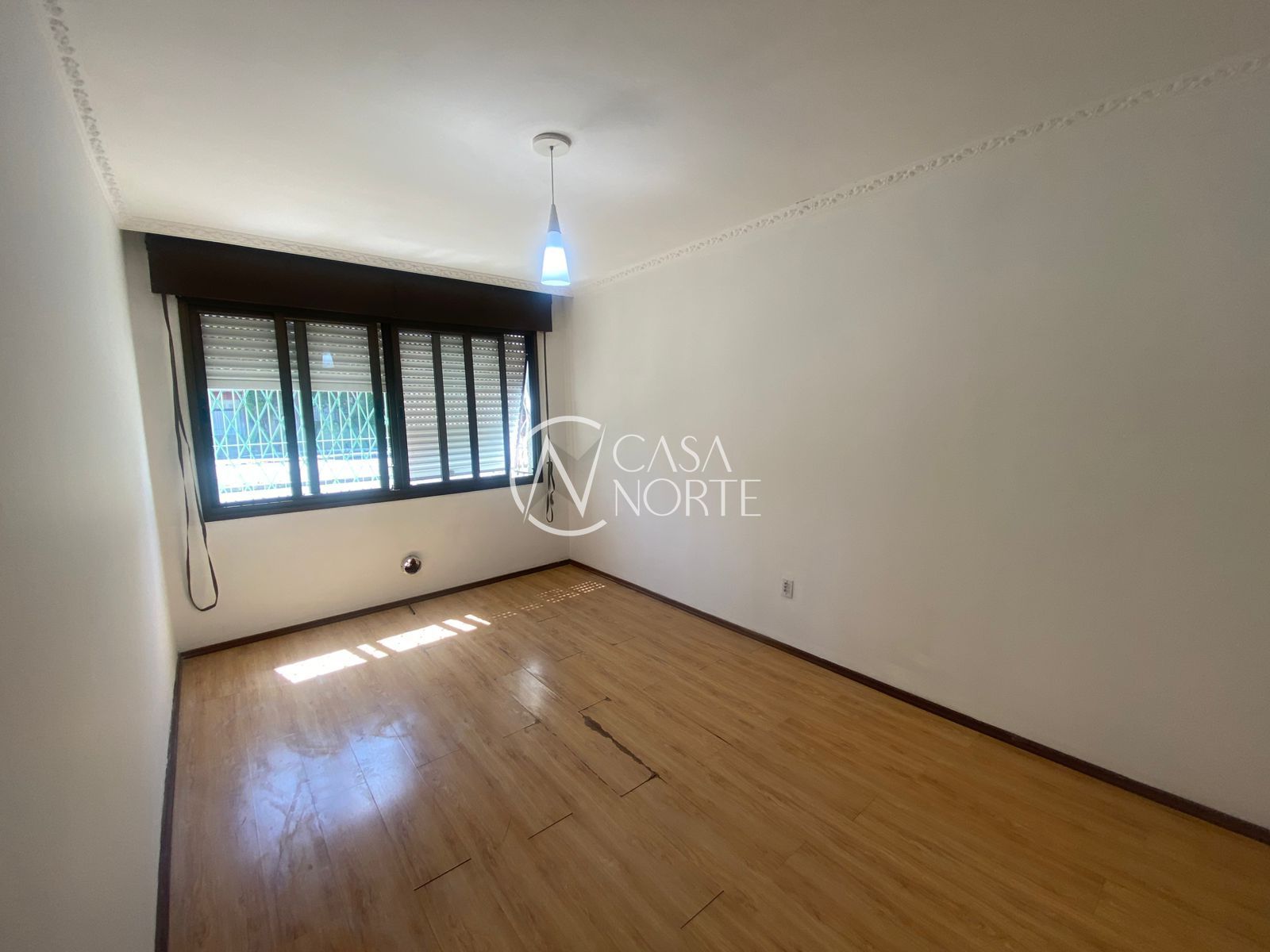 Casa à venda com 3 quartos, 80m², 3 vagas, Avenida Érico Veríssimo no bairro Menino Deus em Porto Alegre