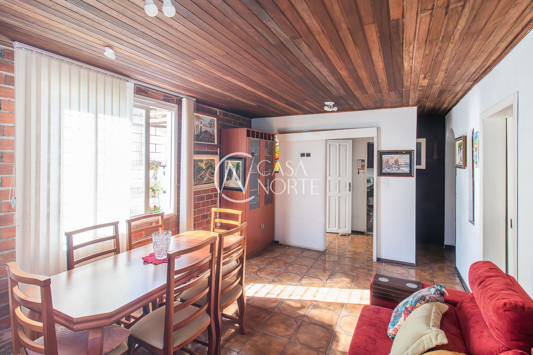 Casa à venda com 3 quartos, 170m², 2 suítes, 5 vagas, Rua Dona Zulmira no bairro Cavalhada em Porto Alegre