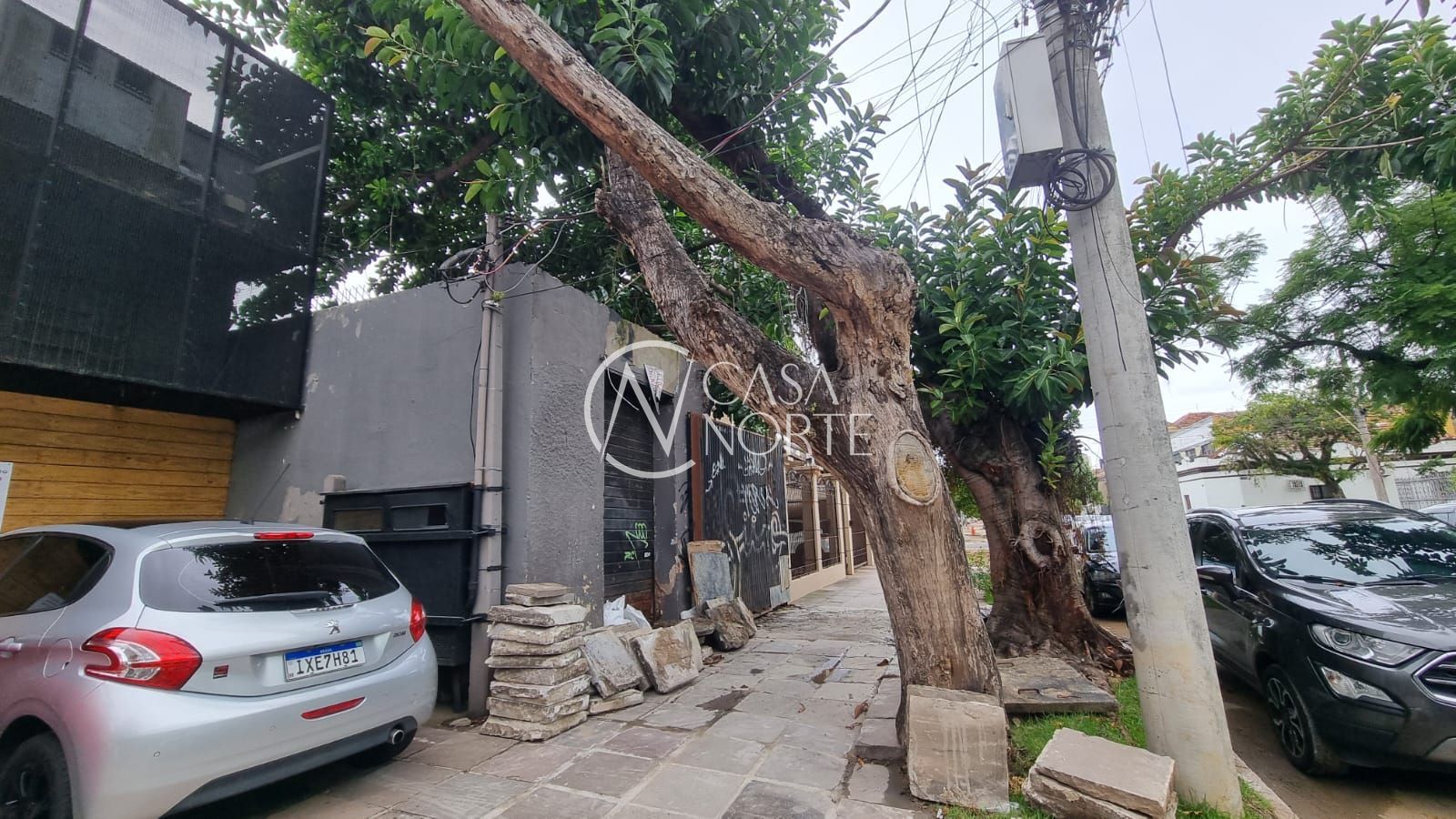 Terreno à venda  com 217m², Avenida Berlim no bairro Floresta em Porto Alegre