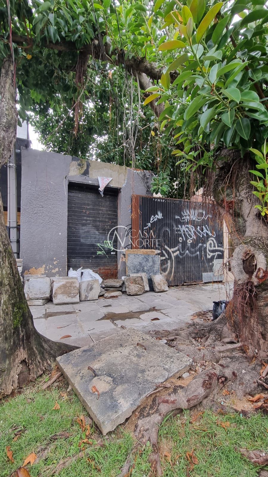 Terreno à venda  com 217m², Avenida Berlim no bairro Floresta em Porto Alegre