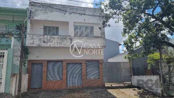 Casa à venda com 3 quartos, 215m², 6 vagas, Rua Conselheiro Brusque no bairro Jardim Itu em Porto Alegre