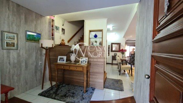 Casa à venda com 4 quartos, 276m², 2 suítes, 3 vagas, Avenida Nestor Valdman no bairro Jardim Itu em Porto Alegre