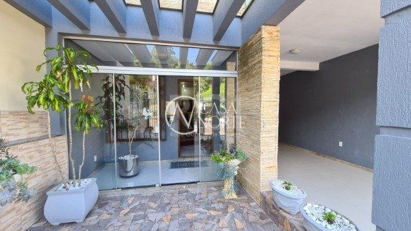 Casa à venda com 4 quartos, 276m², 2 suítes, 3 vagas, Avenida Nestor Valdman no bairro Jardim Itu em Porto Alegre