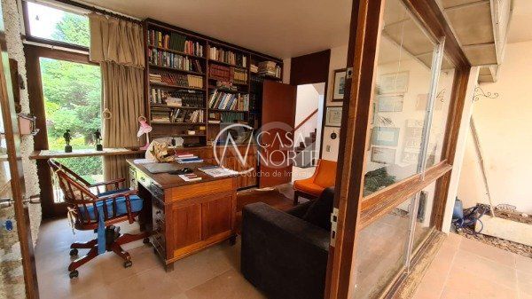 Casa de Condomínio à venda com 4 quartos, 300m², 1 suíte, 2 vagas, Rua Sinke no bairro Santa Tereza em Porto Alegre