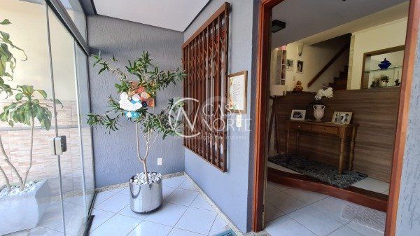 Casa à venda com 4 quartos, 276m², 2 suítes, 3 vagas, Avenida Nestor Valdman no bairro Jardim Itu em Porto Alegre