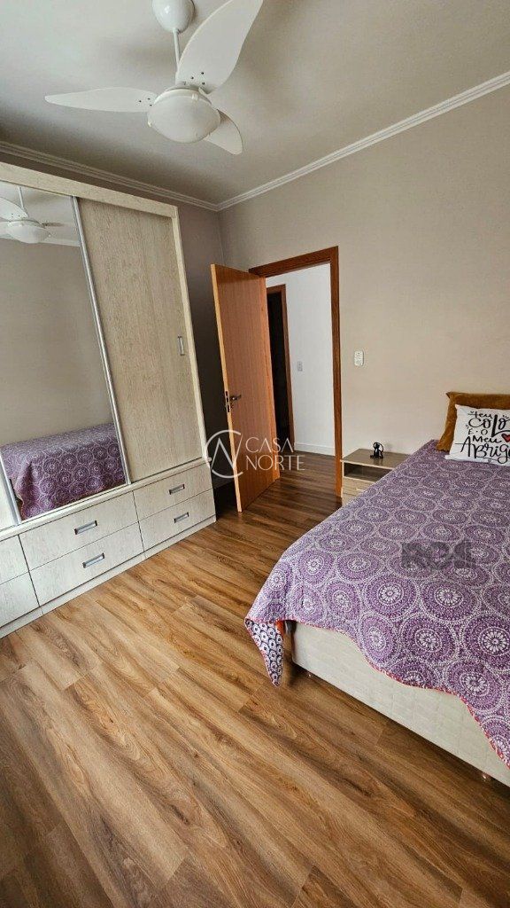 Casa à venda com 3 quartos, 155m², 2 vagas, Rua Coelho da Costa no bairro Nonoai em Porto Alegre