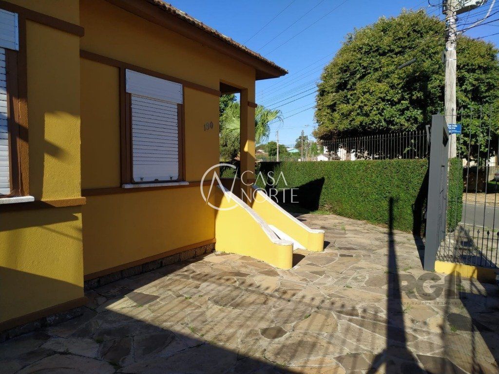 Casa à venda com 3 quartos, 143m², 2 vagas, Rua Amália Figueiroa no bairro Partenon em Porto Alegre