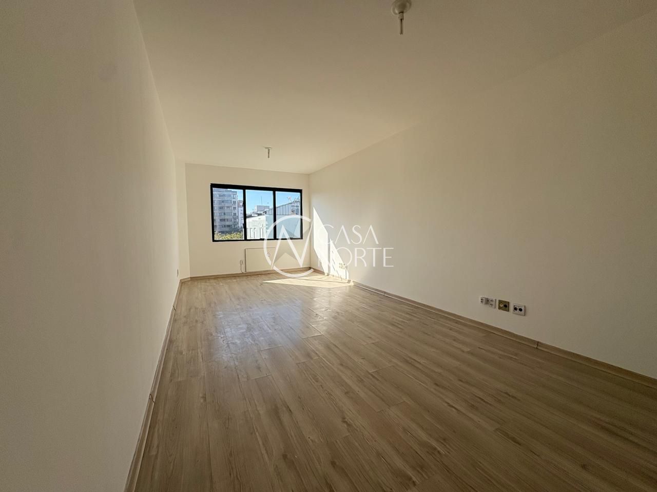 Sala Comercial à venda com 1 quarto, 36m², Avenida Andaraí no bairro Passo da Areia em Porto Alegre