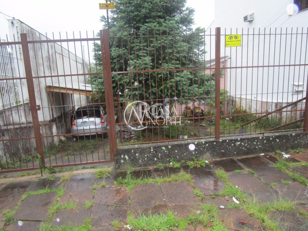 Terreno à venda  com 328m², Rua Eurico Lara no bairro Medianeira em Porto Alegre