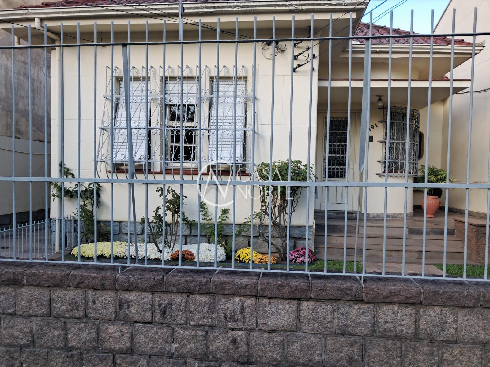 Casa à venda com 3 quartos, 123m², 1 suíte, 3 vagas, Avenida Bastian no bairro Menino Deus em Porto Alegre