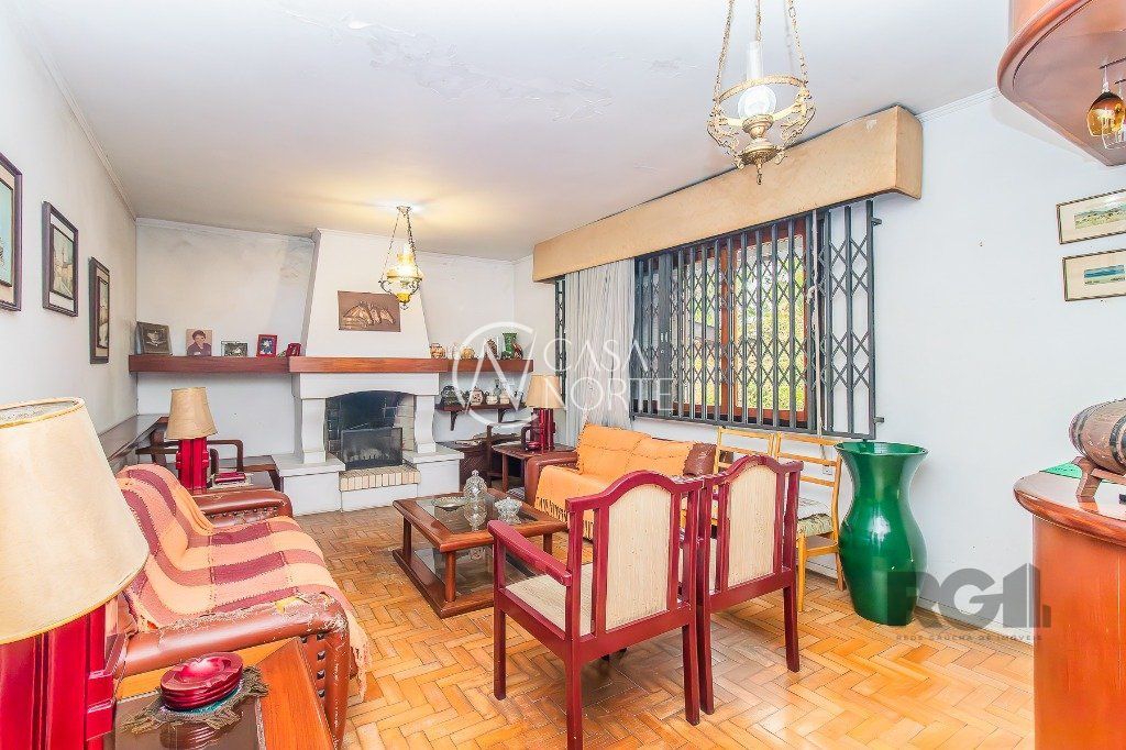 Casa à venda com 3 quartos, 258m², 1 suíte, 4 vagas, Rua Líbia no bairro Vila Ipiranga em Porto Alegre