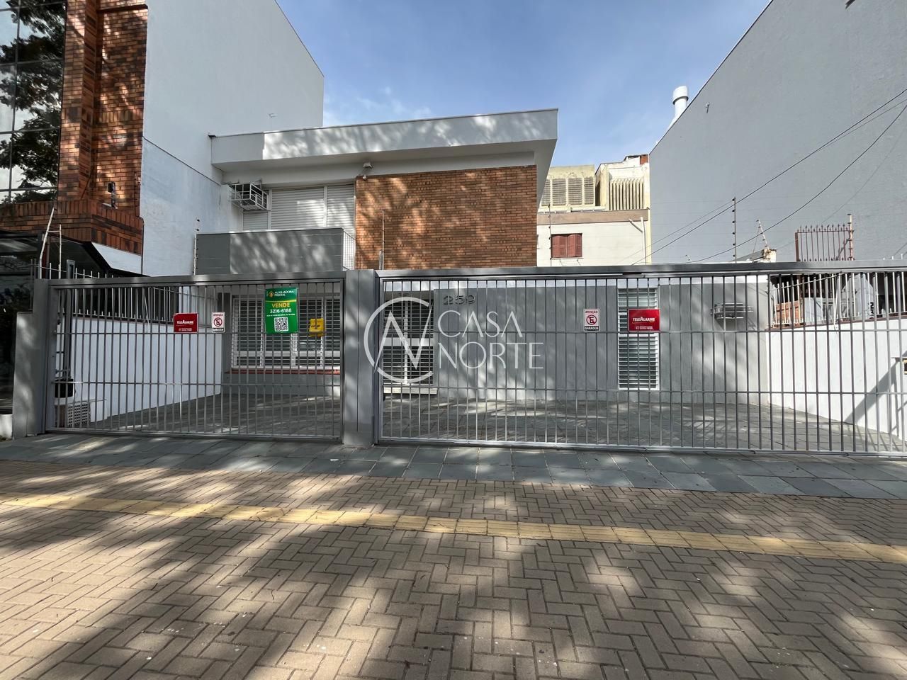 Casa Comercial à venda com 8 quartos, 250m², 3 vagas, Rua Botafogo no bairro Menino Deus em Porto Alegre