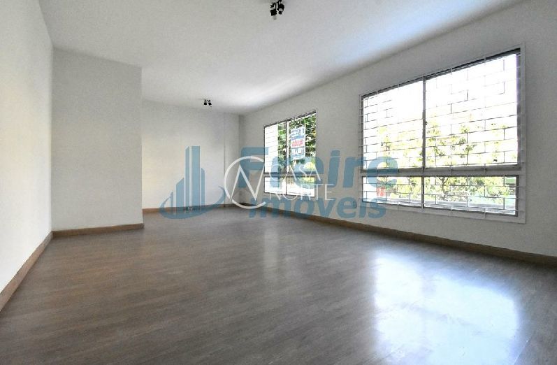 Apartamento à venda com 3 quartos, 103m², 1 suíte, Rua Vinte e Quatro de Maio no bairro Centro Histórico em Porto Alegre