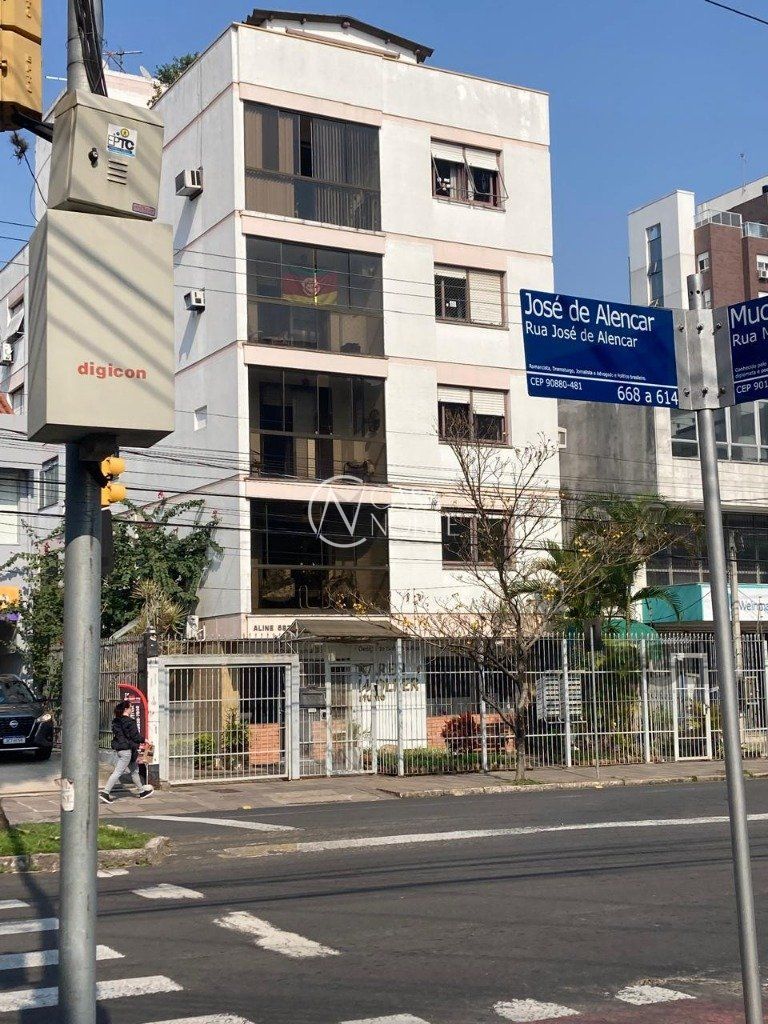 Cobertura à venda com 3 quartos, 166m², 1 vaga, Rua José de Alencar no bairro Menino Deus em Porto Alegre