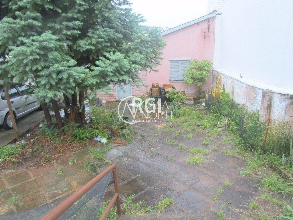 Terreno à venda  com 328m², Rua Eurico Lara no bairro Medianeira em Porto Alegre