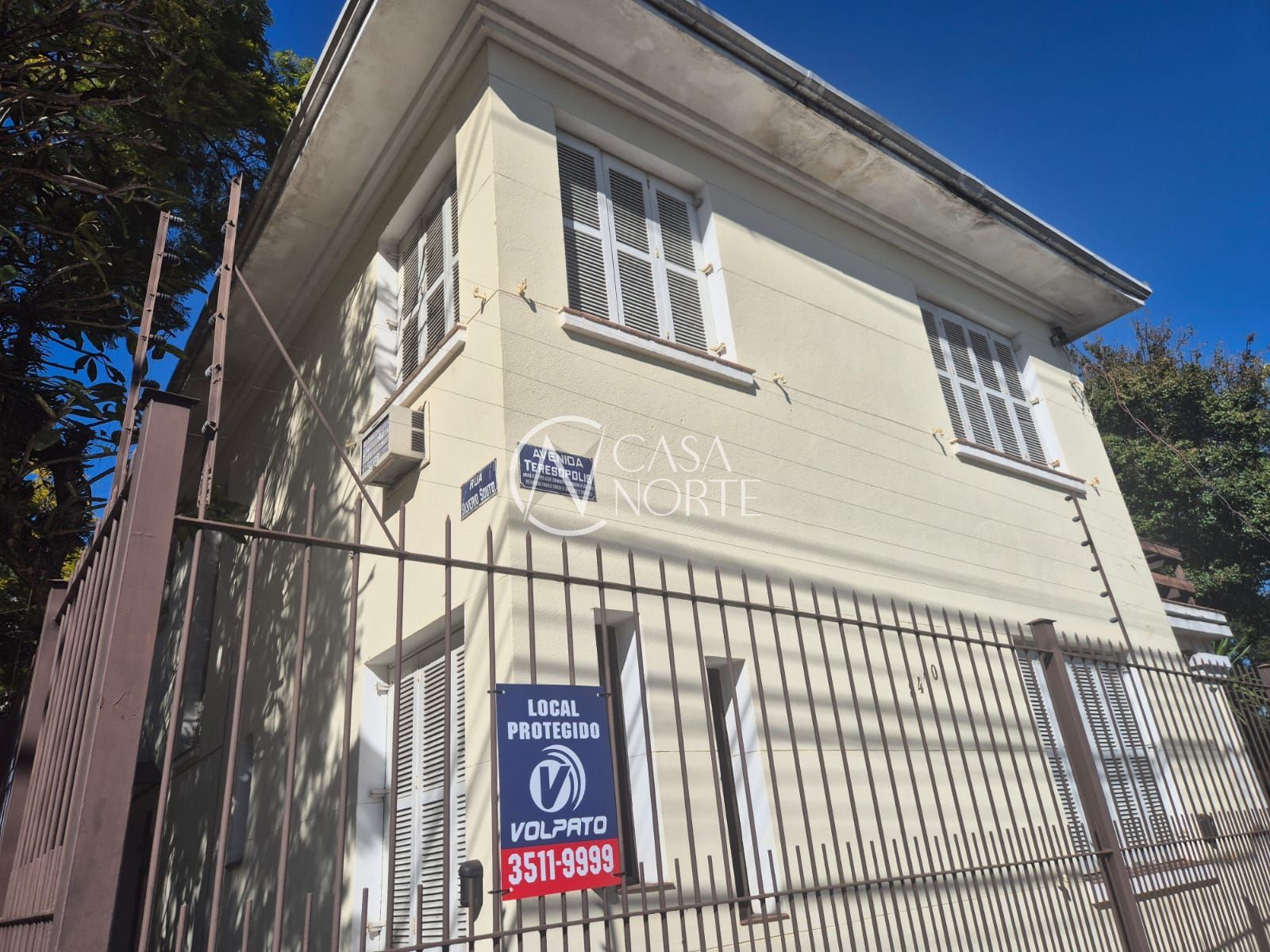 Casa à venda com 3 quartos, 260m², 3 vagas, Avenida Teresópolis no bairro Teresópolis em Porto Alegre