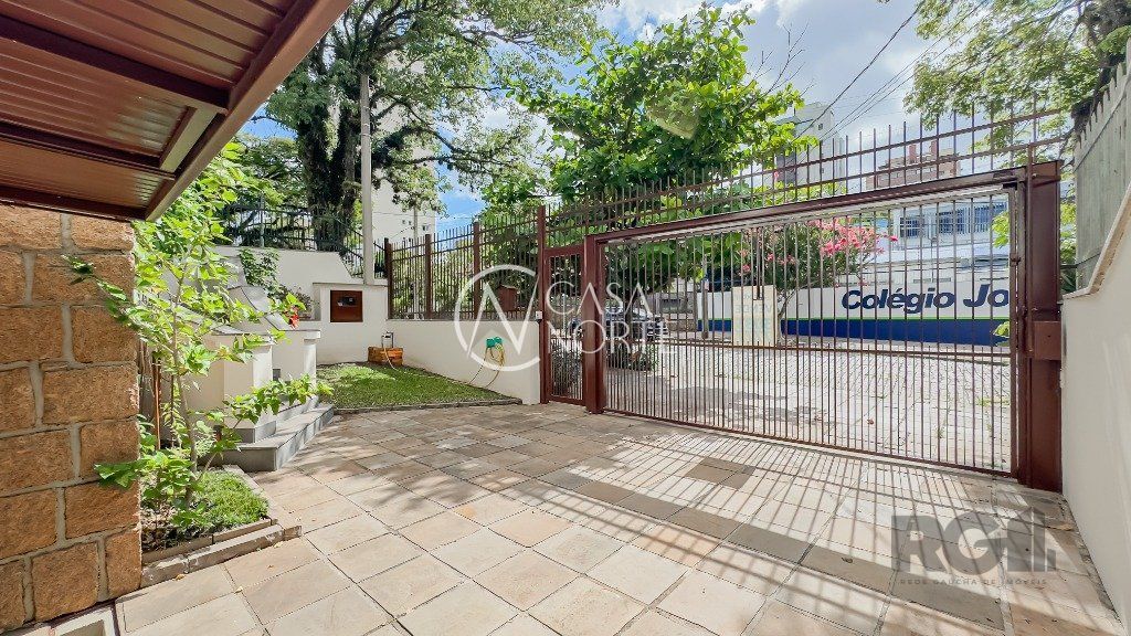 Casa à venda com 3 quartos, 344m², 1 suíte, 2 vagas, Rua Filadélfia no bairro São João em Porto Alegre