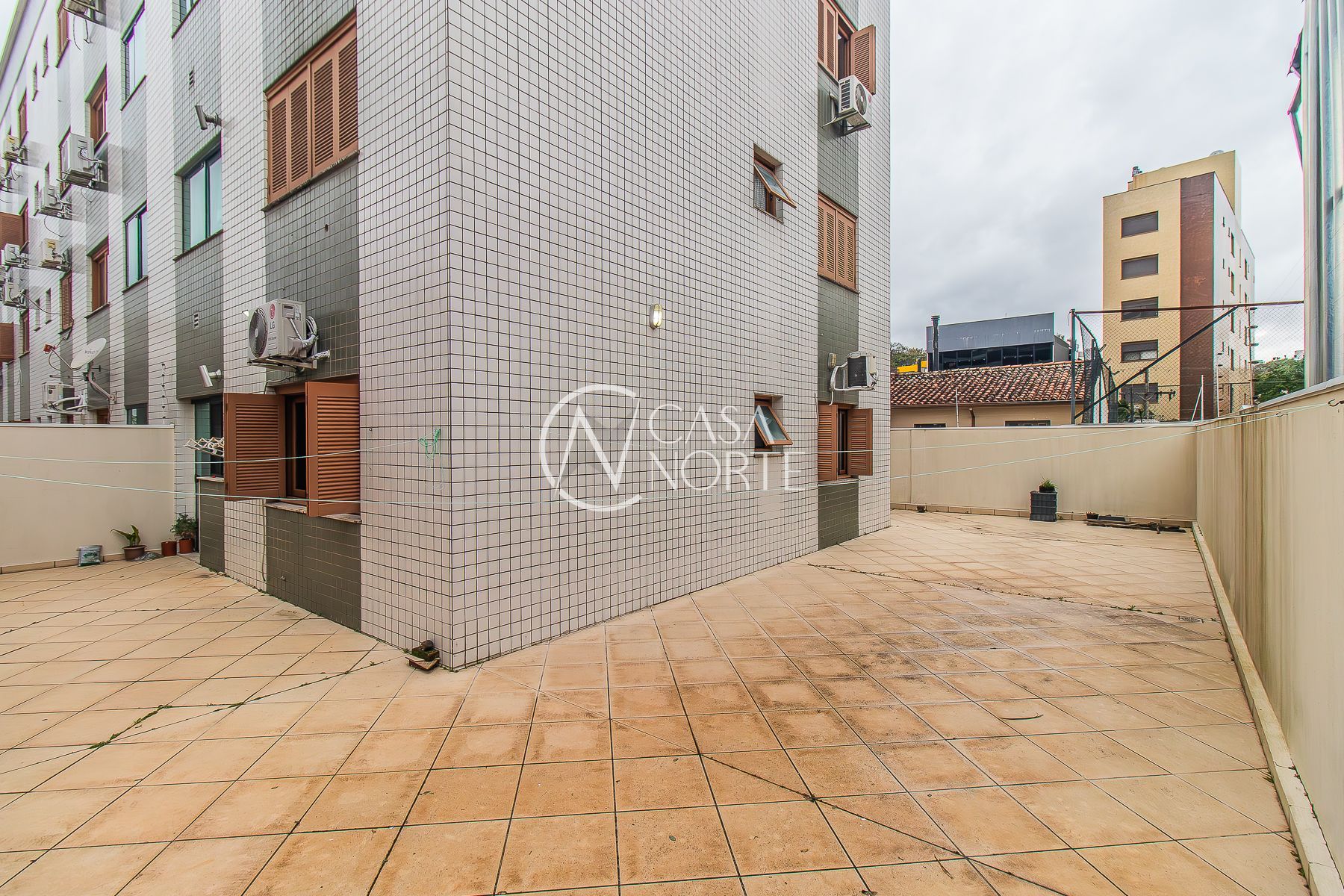 Apartamento Garden à venda com 2 quartos, 1 suíte, 2 vagas, Rua Doutor Oscar Bittencourt no bairro Menino Deus em Porto Alegre