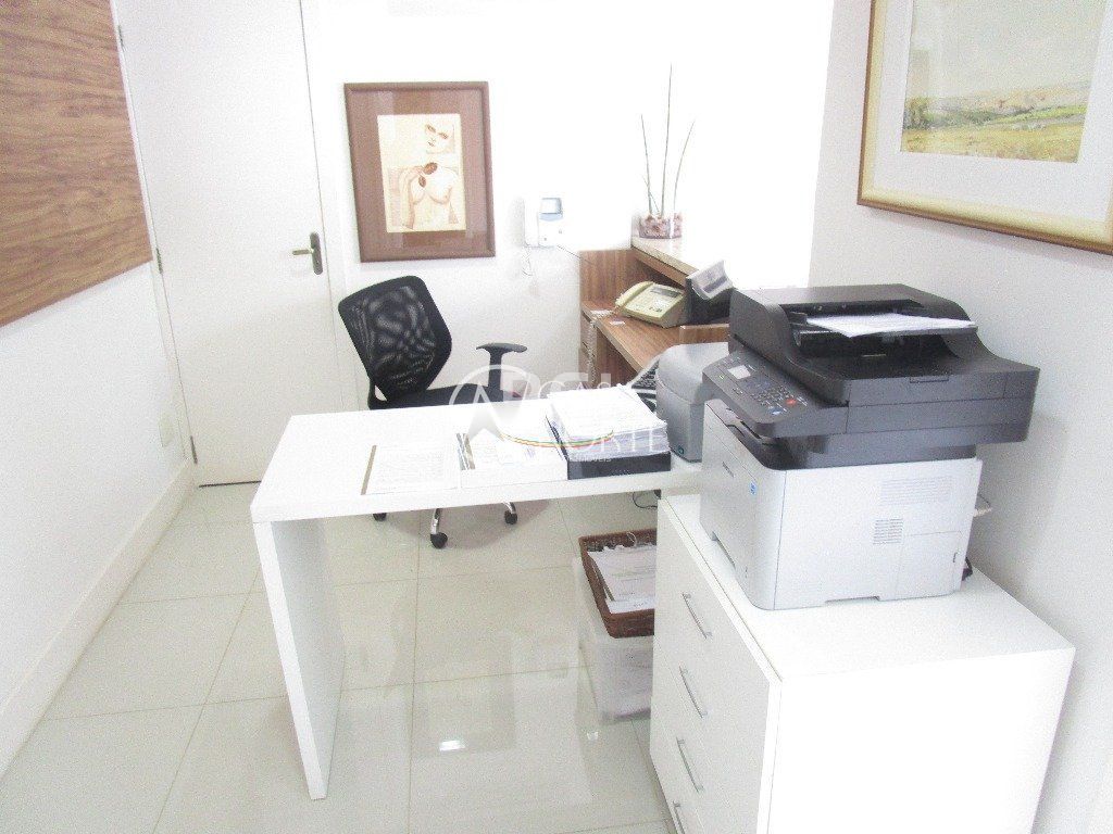 Casa à venda com 4 quartos, 227m², 1 vaga, Rua Grao Para no bairro Menino Deus em Porto Alegre