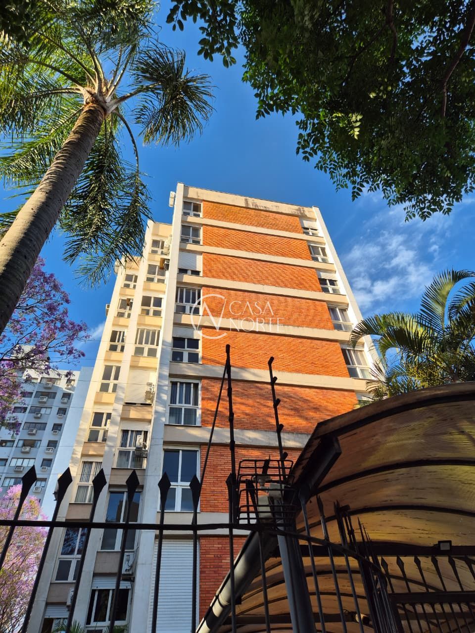 Apartamento à venda com 2 quartos, 74m², 1 vaga, Rua Barão do Triunfo no bairro Menino Deus em Porto Alegre