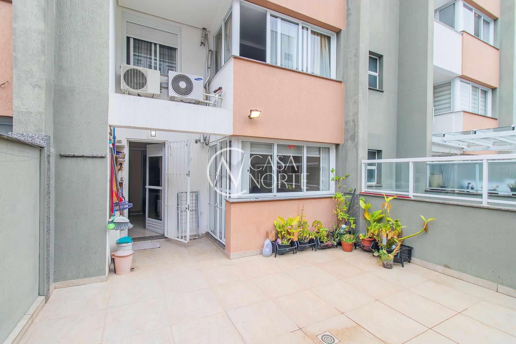 Apartamento Garden à venda com 2 quartos, 89m², 1 suíte, 1 vaga, Avenida Getúlio Vargas no bairro Menino Deus em Porto Alegre