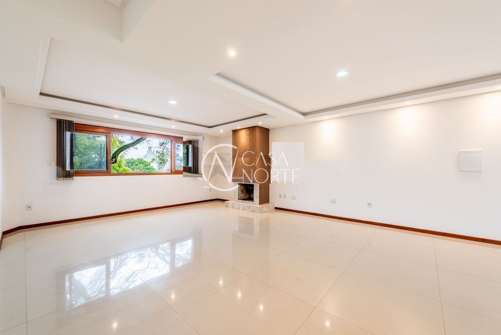 Casa à venda com 3 quartos, 421m², 1 suíte, 3 vagas, Rua Menachem Begin no bairro Jardim Itu em Porto Alegre